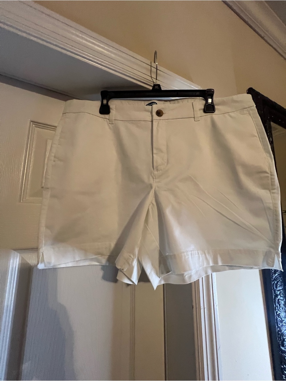 Old Navy White Women's Chino Cotton Shorts
